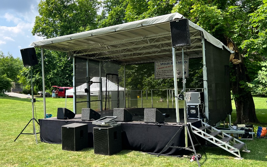 Ozvučení Čakovice zámecký park - subdodavatelské pódium